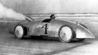 Illustration for article titled The Most Astounding Steam-Powered Vehicles in History